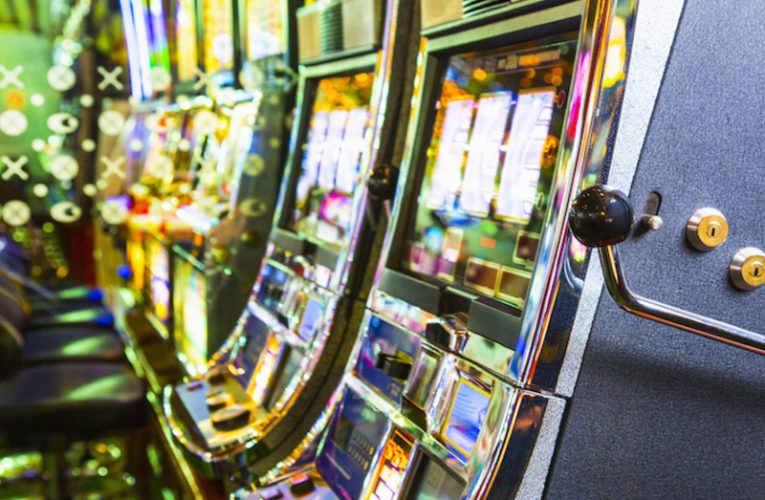 From Online to Live: Adapting Poker Strategies with Miliarderqq